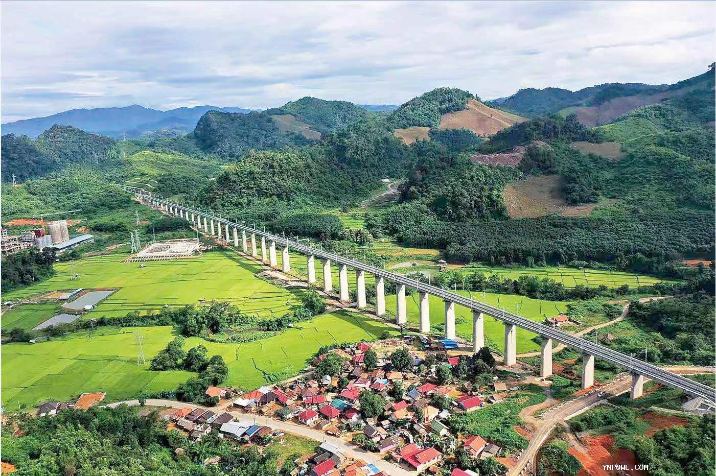 “中老鐵路”攜配齊物流共進(jìn)，共創(chuàng  )美好未來(lái)!