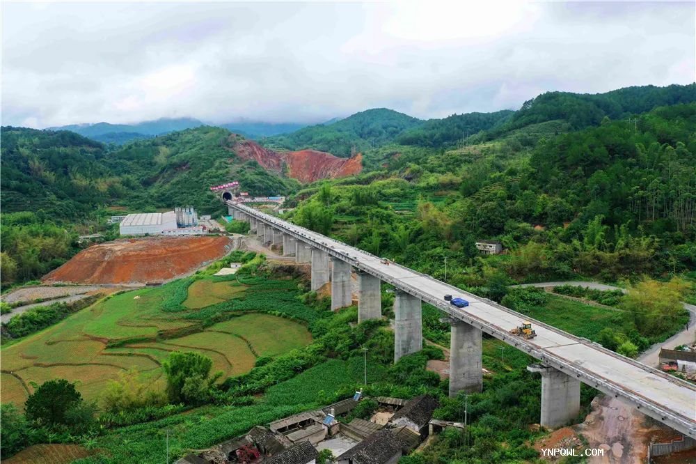 通過(guò)加裝“新引擎”中國中鐵在西部地區的運輸迎來(lái)機遇